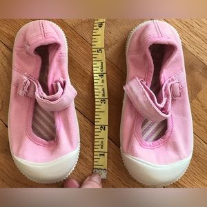 Keen size 7 little kids flexible sole cotton Mary Jane velcro closure shoes GUC